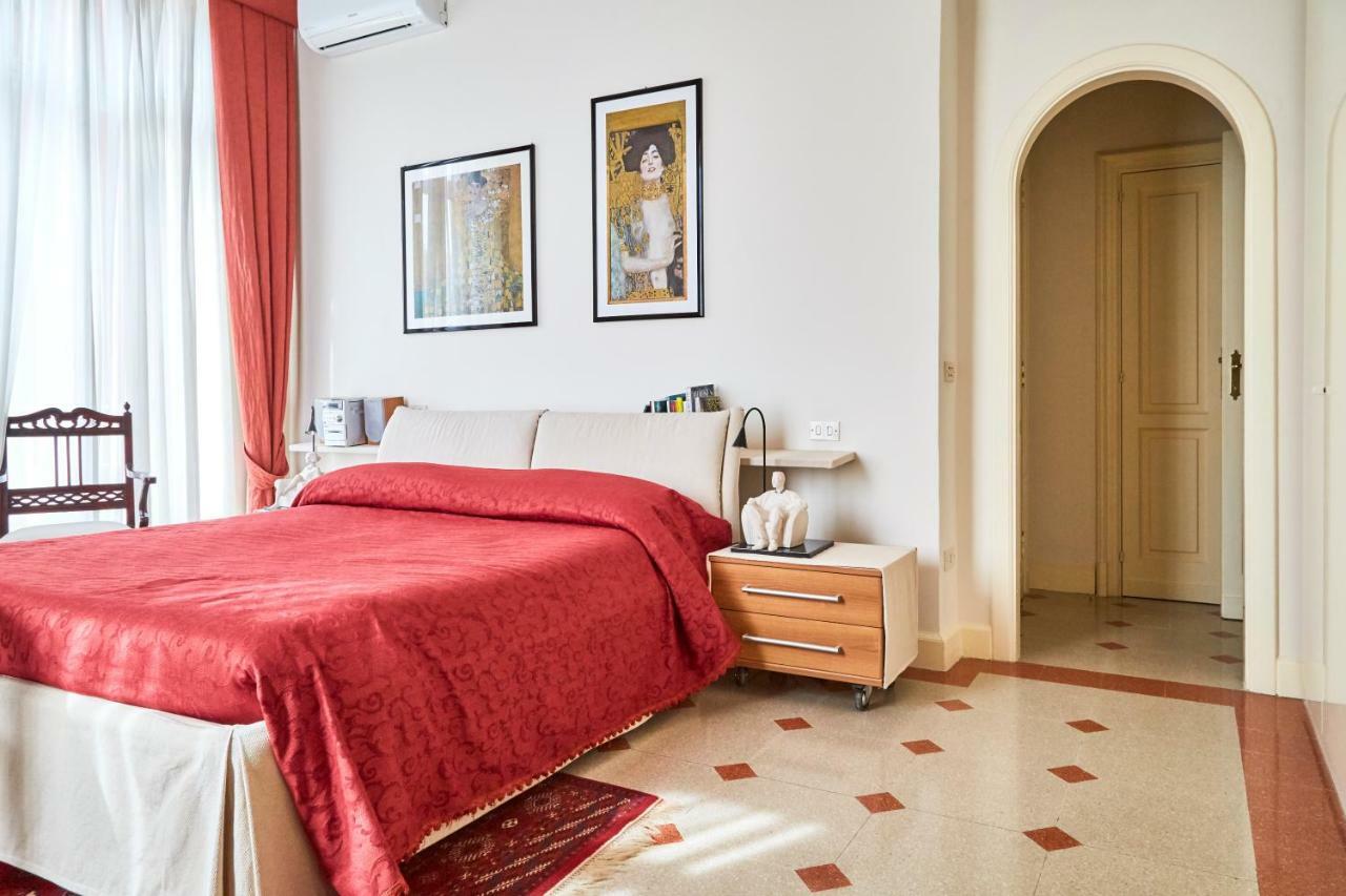 Suite Klimt P.Zza Amedeo Naples Extérieur photo