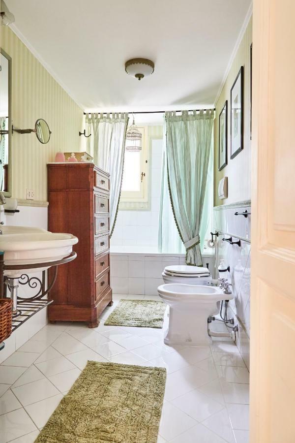 Suite Klimt P.Zza Amedeo Naples Extérieur photo
