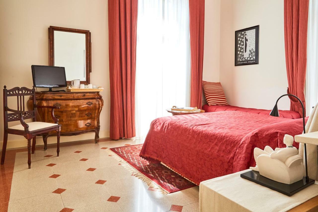 Suite Klimt P.Zza Amedeo Naples Extérieur photo