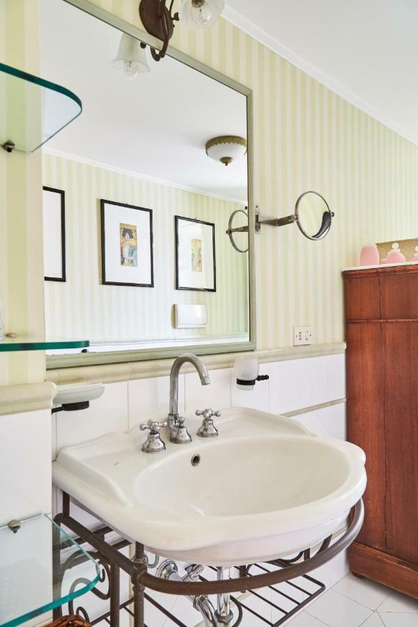 Suite Klimt P.Zza Amedeo Naples Extérieur photo